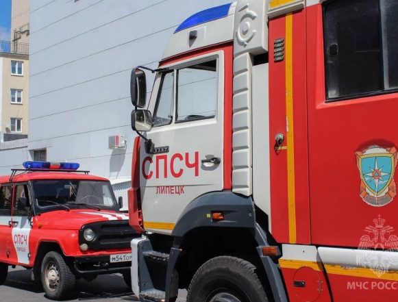 На территории производственных объектов в Липецке произошло возгорание