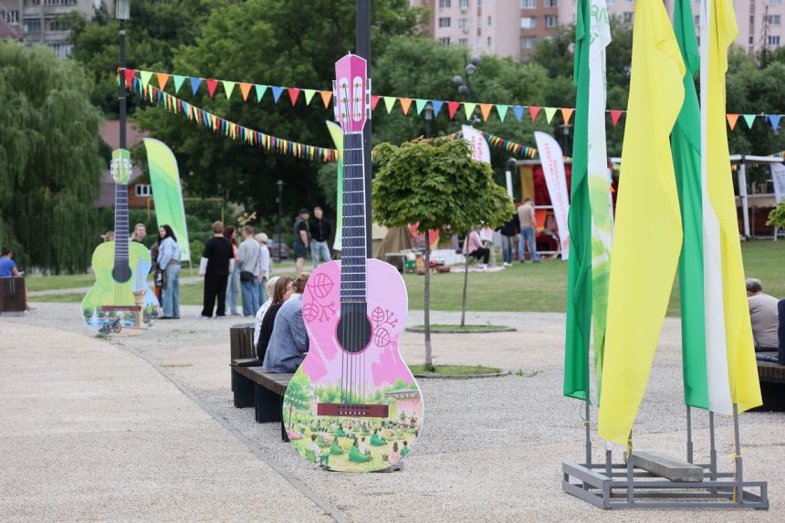 Бардовские песни собрали на Городище в Липецке сотни горожан, гостей города и даже Олега Митяева