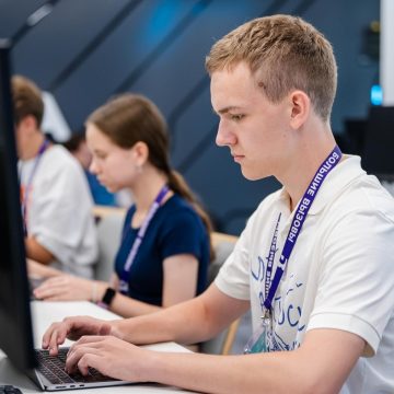 10-классник из Липецка разработал ИИ-инструмент для дизайна банковских карт