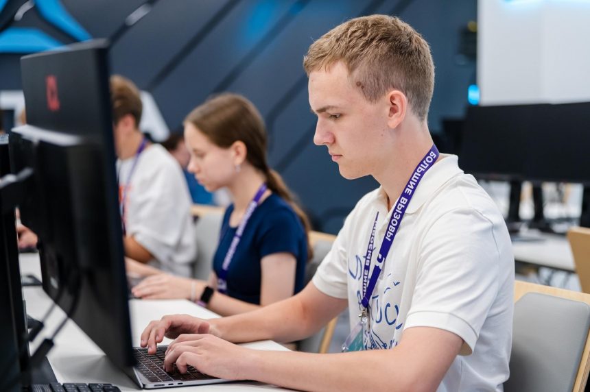 10-классник из Липецка разработал ИИ-инструмент для дизайна банковских карт