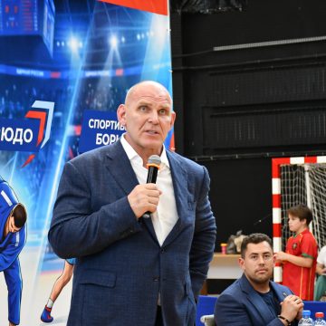 EDR_6345 Легендарный боец Александр Карелин провёл мастер-класс для спортсменов Липецкой области