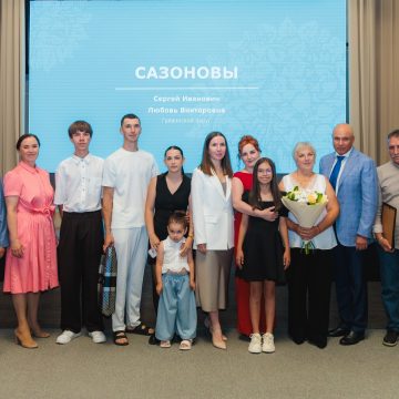 Медали «За любовь и верность» вручил губернатор Липецкой области