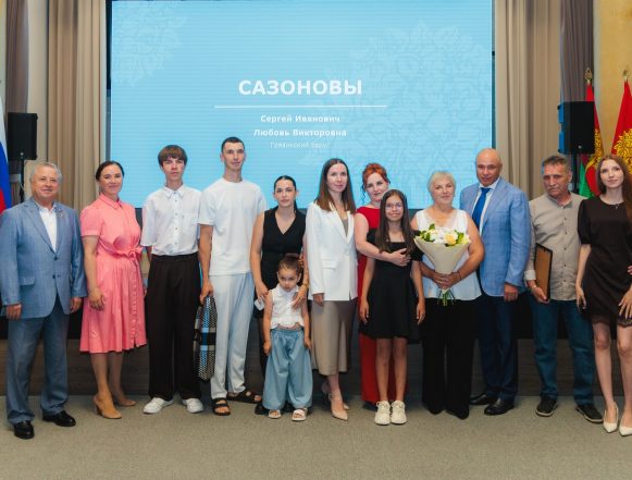 Медали «За любовь и верность» вручил губернатор Липецкой области