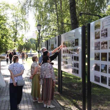 В Нижнем парке торжественно открыли стенды «История курорта в документах и фотографиях» (6+)