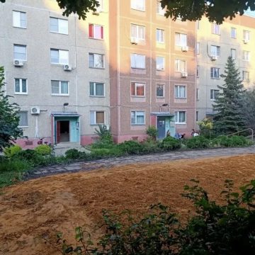 первомайская 57 раскопка пресс адм (2) На Первомайской в Липецке восстановили детскую площадку после коммунальной раскопки