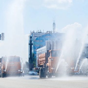 Мэр Липецка распорядился вывести поливомоечные машины на улицы города