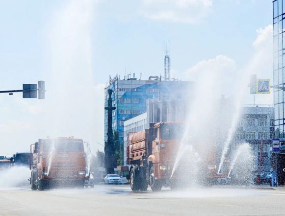 Мэр Липецка распорядился вывести поливомоечные машины на улицы города