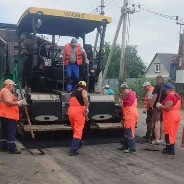 ремонт дорог адм (2) В районе СНТ «Тракторостроитель» и им. Мичурина обновляют дорогу