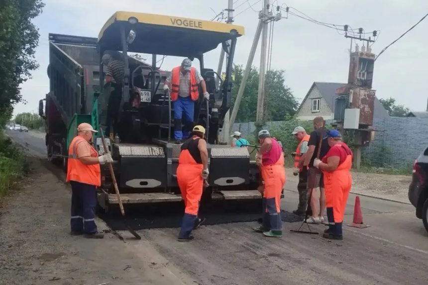 ремонт дорог адм (2) В районе СНТ «Тракторостроитель» и им. Мичурина обновляют дорогу