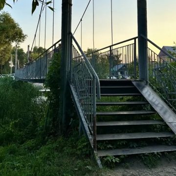 Поручни моста на Сокольском пляже в Липецке приведут в порядок