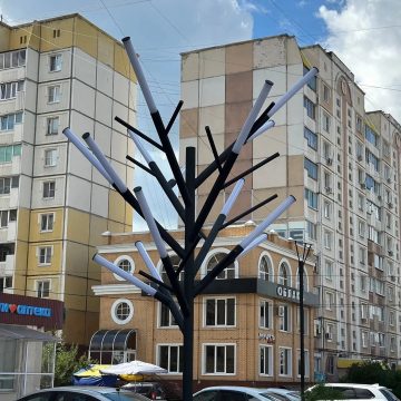 Пешеходную зону на Стаханова в Липецке украсили световыми деревьями