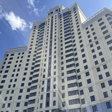 Новострой на Стаханова в Липецке оценил министр строительства и архитектуры региона Николай Дергунов
