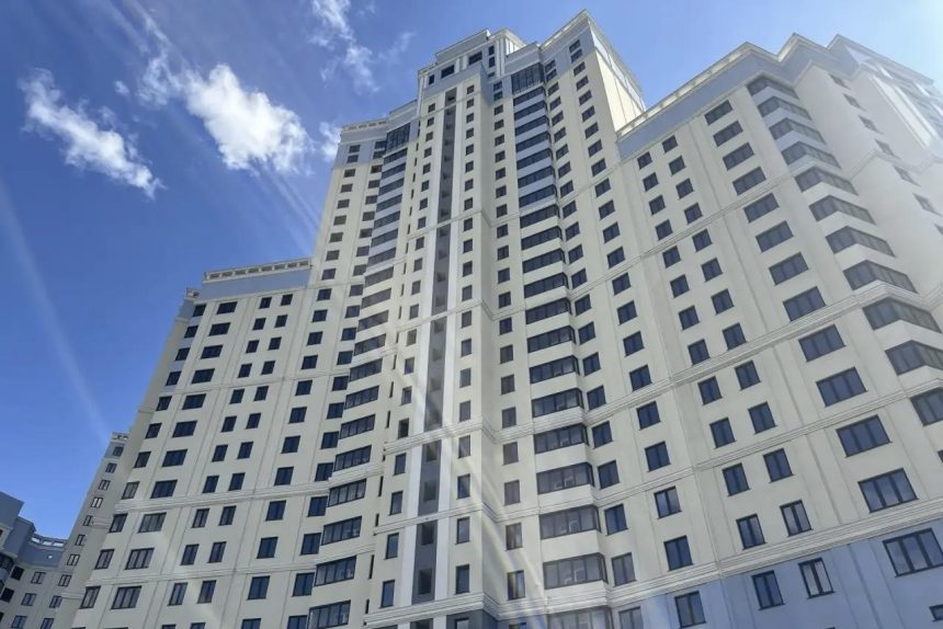 Новострой на Стаханова в Липецке оценил министр строительства и архитектуры региона Николай Дергунов