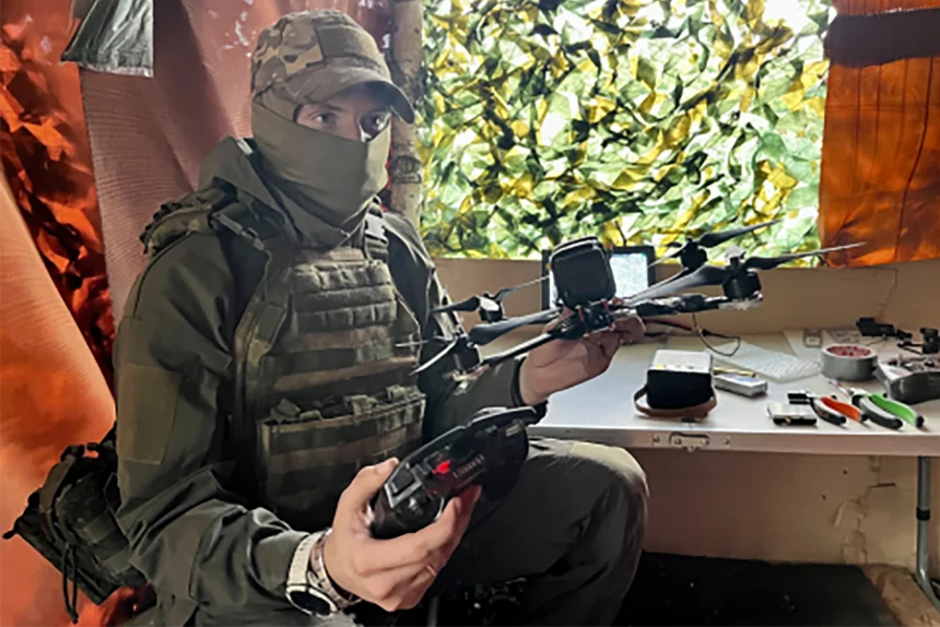 Ученик вечерней школы выполняет фигуры высшего пилотажа «кобру» и «бочку»