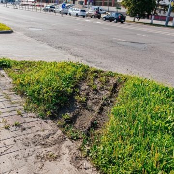 В районе жд-вокзала в Липецке восстановят газоны и могут сделать парковку платной