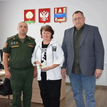 Родственникам трёх бойцов из Липецкой области вручили высокие госнаграды за отвагу