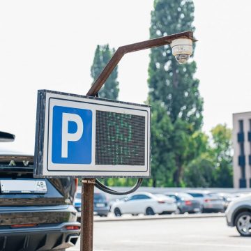 Незаконную парковку авто в Липецке фиксируют «ДОЗОРом»