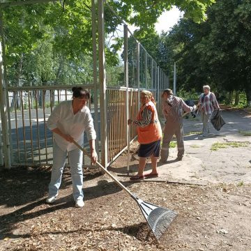 субботник улица 8 марта На площадках на улице 8 Марта в Липецке провели субботник