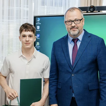 i (31) Мэр Липецка поздравил гимнаста Илью Мусина и его тренеров с вице-чемпионством Европы