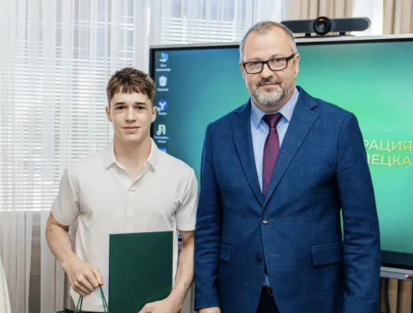 Мэр Липецка поздравил гимнаста Илью Мусина и его тренеров с вице-чемпионством Европы