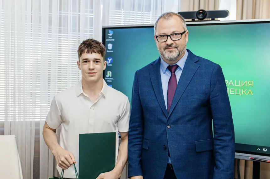 Мэр Липецка поздравил гимнаста Илью Мусина и его тренеров с вице-чемпионством Европы