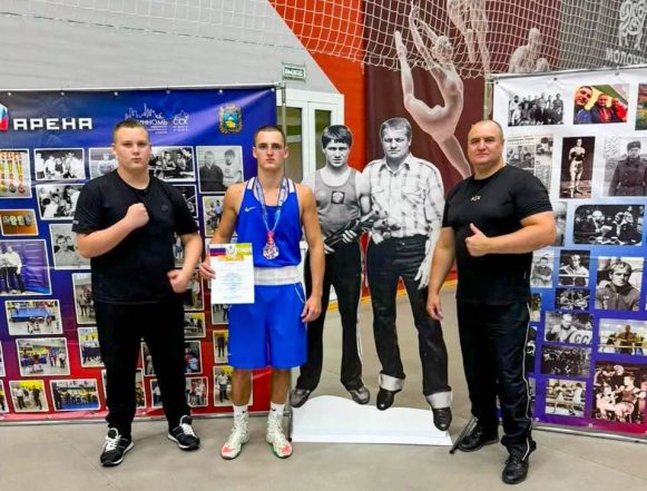 Елецкий боксёр вышел на ринг финала Всероссийского турнира после известия о смерти дедушки, посвятив бой его памяти
