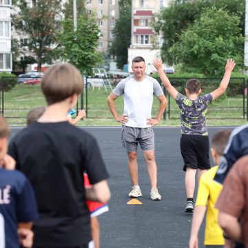 На тренировки «Футбола на районе» в Липецке единовременно ходят более 30 ребят