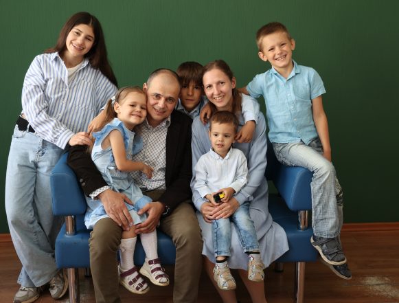 Липецкие папы двух и более детей могут подать документы на получение премии «Отцовская слава»