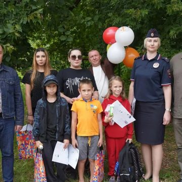 подрки к школе умвд (4) Липецкие полицейские подарили детям портфели с «пятерками»
