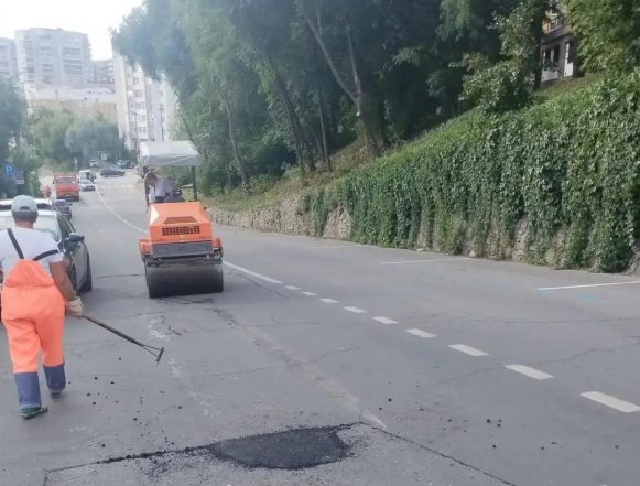ремонт дорог адм (5) В Липецке залатали ямы на улице Станционная и Саперном спуске