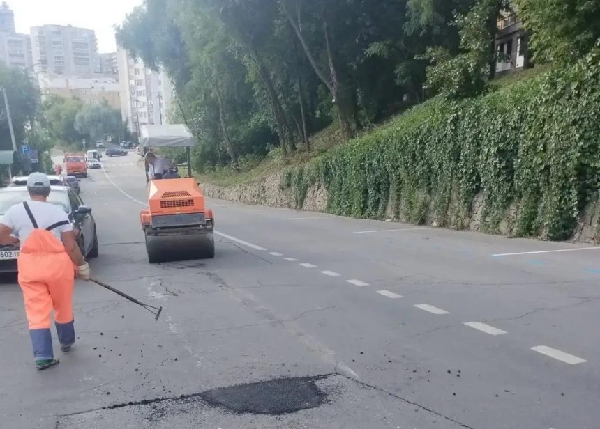ремонт дорог адм (5) В Липецке залатали ямы на улице Станционная и Саперном спуске