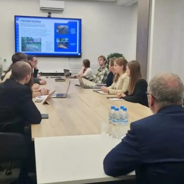 мэр со студентами пресс адм Московские и липецкие студенты опросили 2,5 тысячи жителей нашего города
