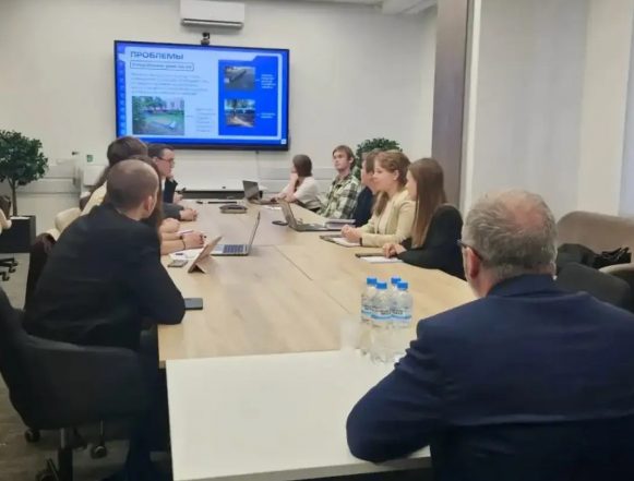 мэр со студентами пресс адм Московские и липецкие студенты опросили 2,5 тысячи жителей нашего города