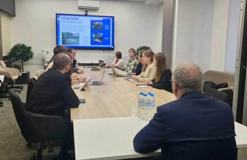 мэр со студентами пресс адм Московские и липецкие студенты опросили 2,5 тысячи жителей нашего города