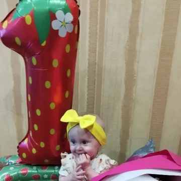 i (1) Мужество мамы и профессионализм липецких врачей: девочке, родившейся весом в 830 граммов, исполнился годик