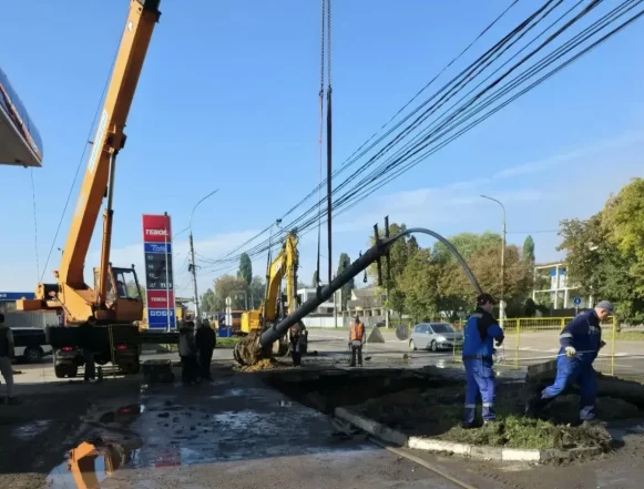 порыв водовод студёновская рвк Над повреждениями водовода на Студёновской в Липецке работали два дня