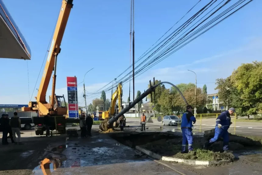 порыв водовод студёновская рвк Над повреждениями водовода на Студёновской в Липецке работали два дня