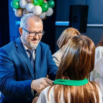 Мэр Липецка повязал лидерам детского движения зелёные галстуки