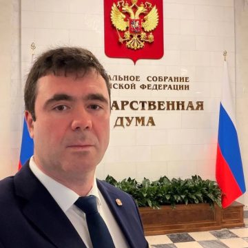 Сергей Курбатов обратился к липчанам, избравшим его в Госдуму, из здания на Охотном ряду в Москве