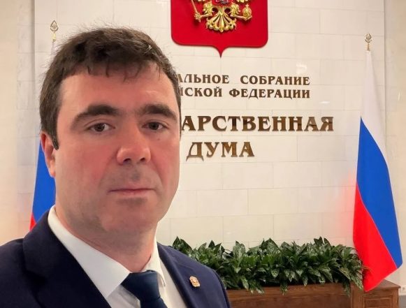сергей курбатов госдума Сергей Курбатов обратился к липчанам, избравшим его в Госдуму, из здания на Охотном ряду в Москве