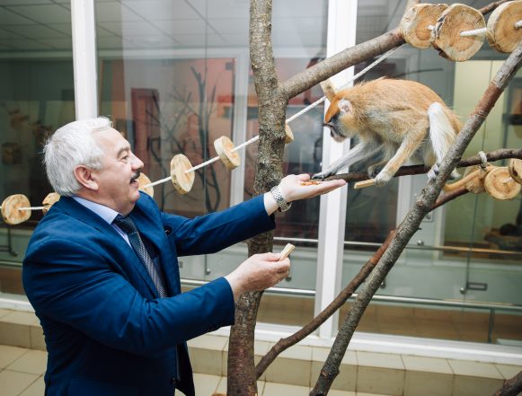 Александр Осипов отметил 30 лет в директорском кресле Липецкого зоопарка