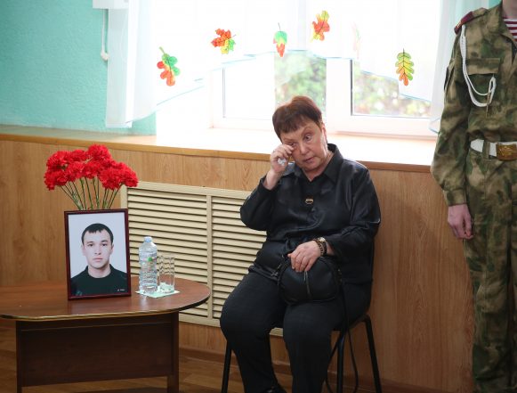 В Доме детского творчества в Липецке открыли памятный стенд в честь героя СВО