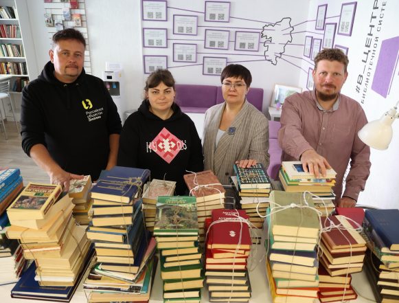 Газета «Первый номер» и её читатели в Липецке подарили Жёлтым Пескам 600 книг