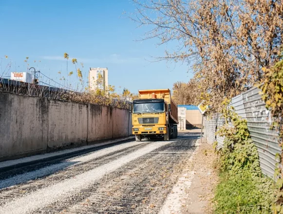 i - 2026-10-19T164205.817 Улицу Пожарского в Липецке асфальтируют от бывшей автостанции до Баумана