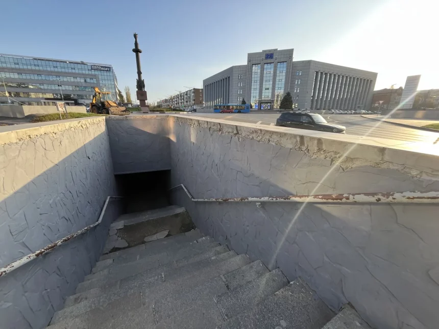 i - 2026-10-20T095929.792 Городские власти взялись за самый «разукрашенный» подземный переход Липецка