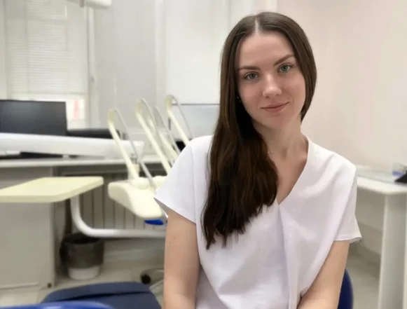 врач-стоматолог Молодой врач-стоматолог пришла на работу в Липецкую городскую стоматологическую поликлинику № 1